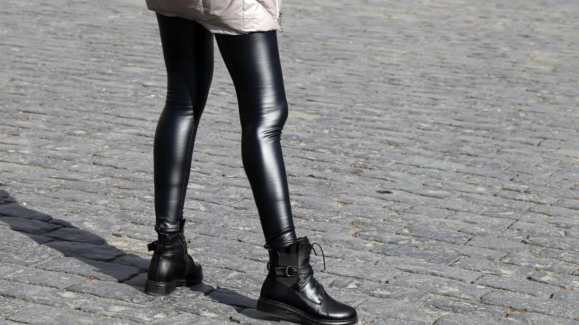 what to wear with leather leggings