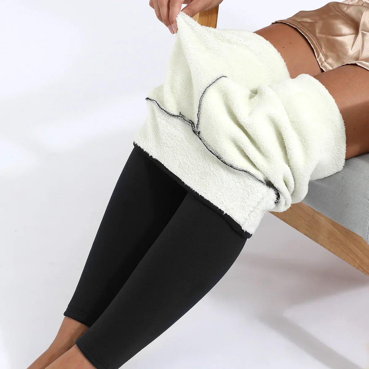 Black Fleece Lined Leggings - black / M