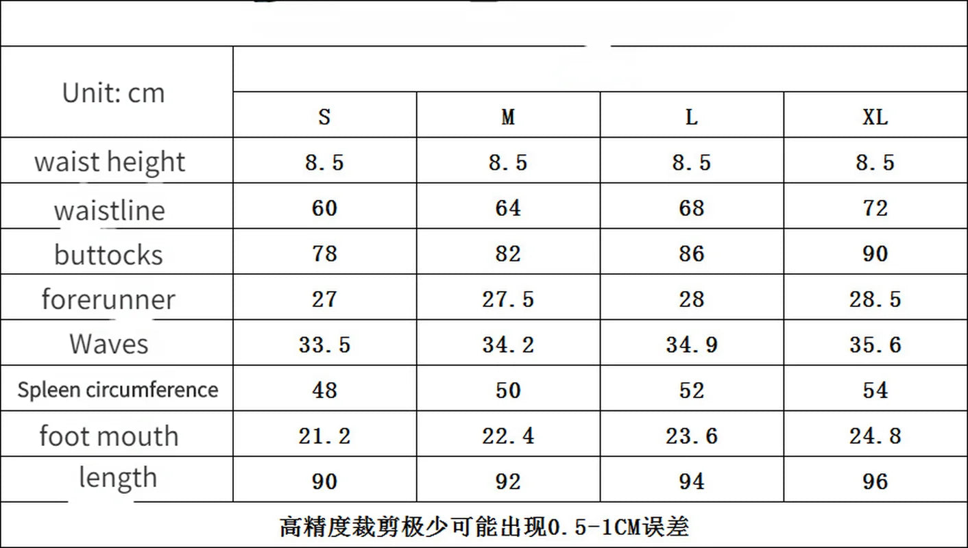 Size chart or measurement table for clothing or garments, showing dimensions in centimeters for different sizes (S, M, L, XL).